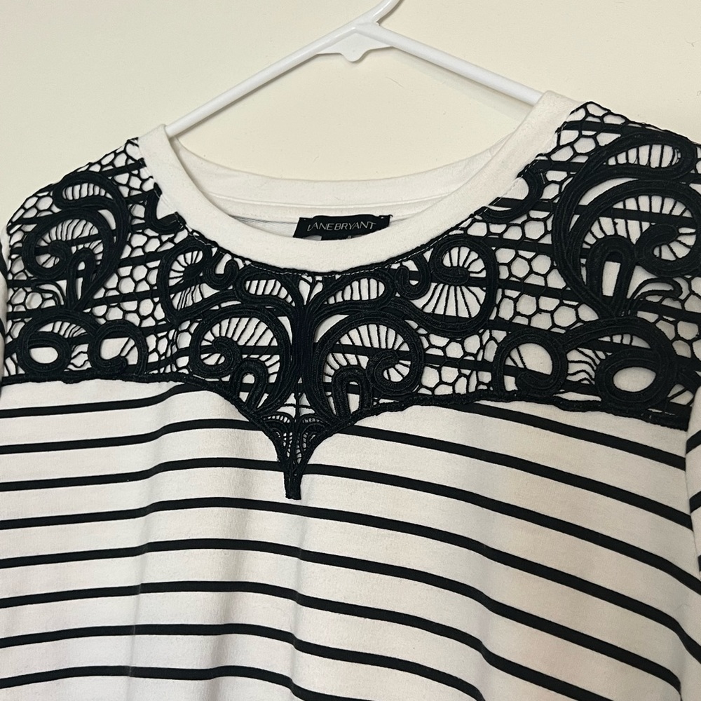 Black and White Stripped long Sleeve sweater